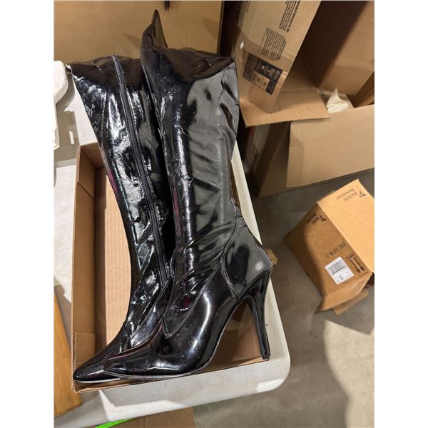 Boots size 10