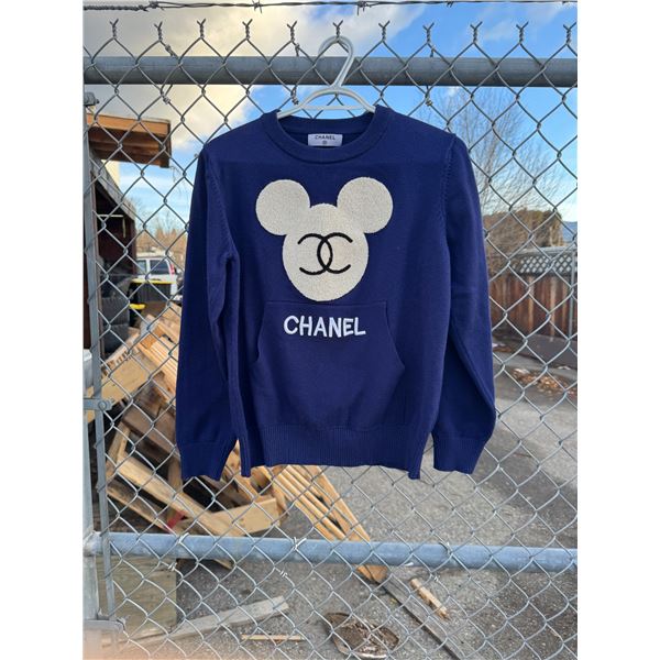 Chanel sweater size not shown