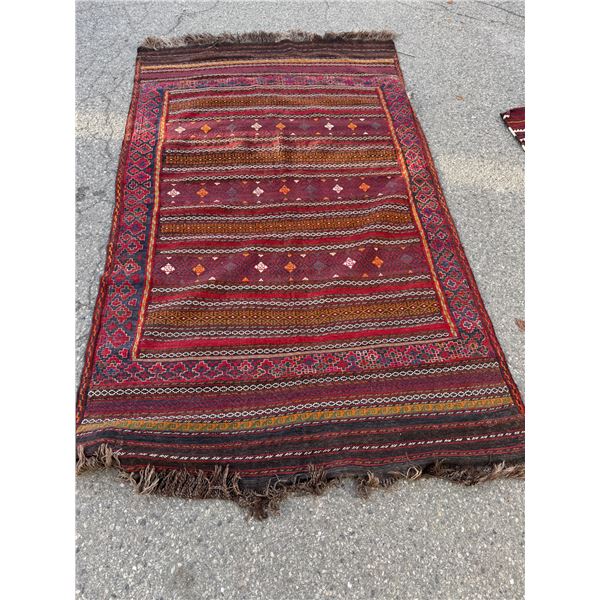 Carpet approximately 9 x 5