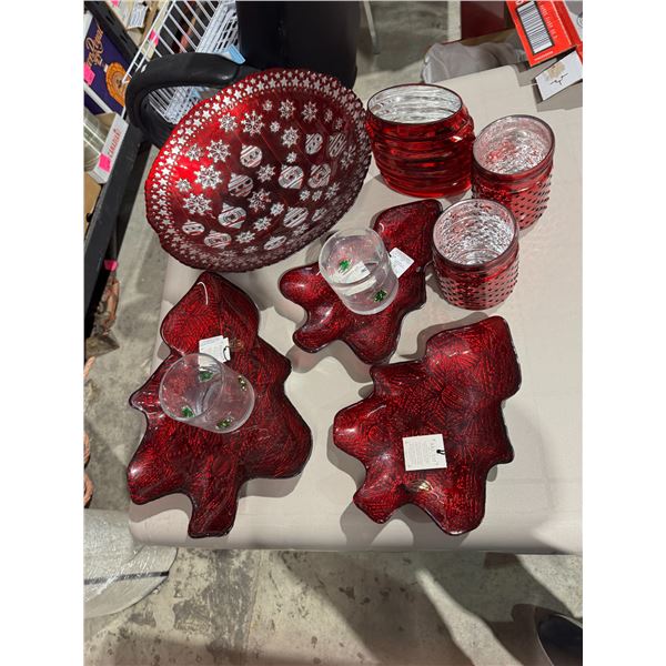 Serving dishes and decor