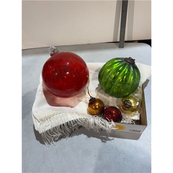 Smaller table cloths and ornaments