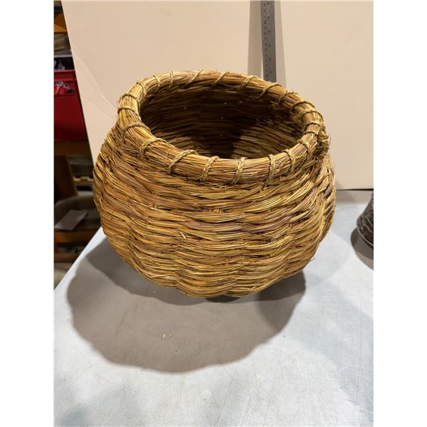 Weaved basket