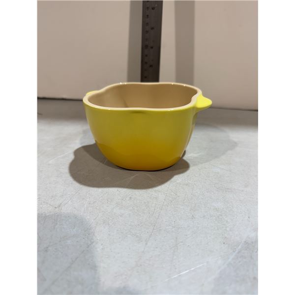 LE  CREUSET petite bell pepper dish