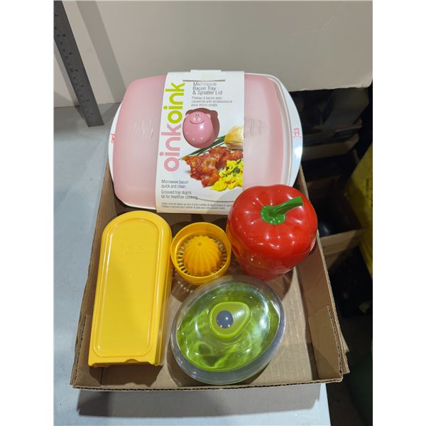 Microwave bacon tray and splatter lid and other kitchen items