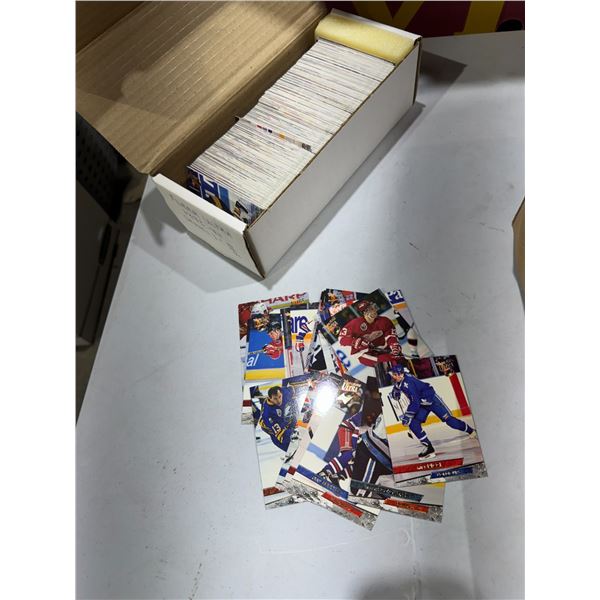 FLE ER ultra 19 93–94 hockey cards