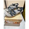 Image 1 : MERRELL size 8 sandals