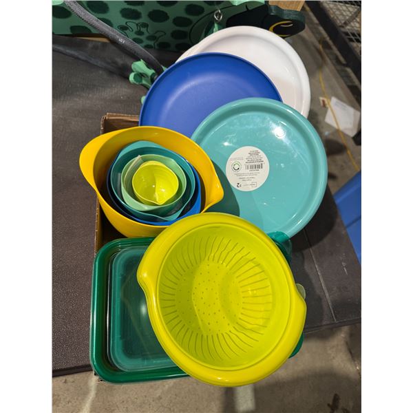 Mixing bowls and kitchen items