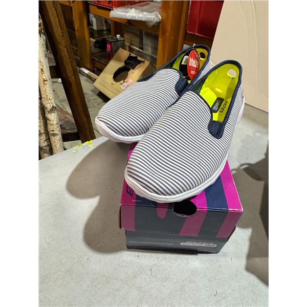 Sketchers size 7.5