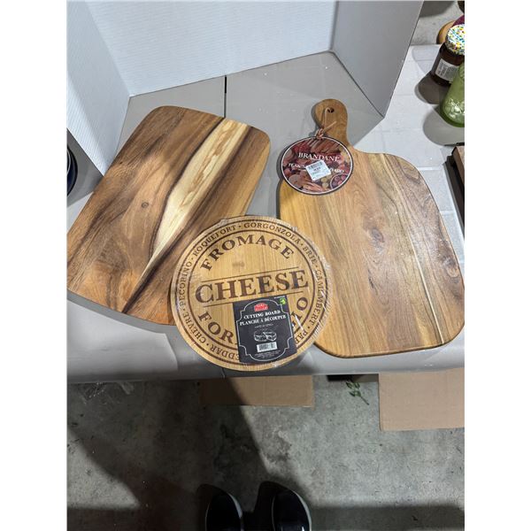 Wood, cutting boards and cheeseboard