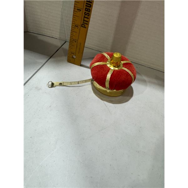 Pincushion symbol and measuring tape