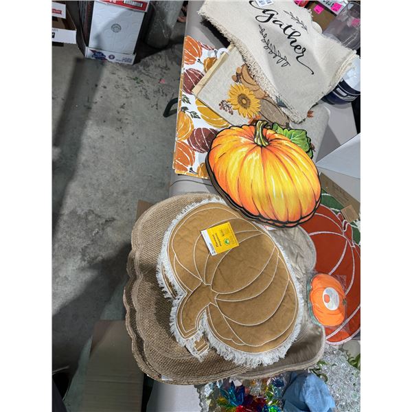 Full placemats and table runner