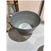 Image 2 : Metal bucket