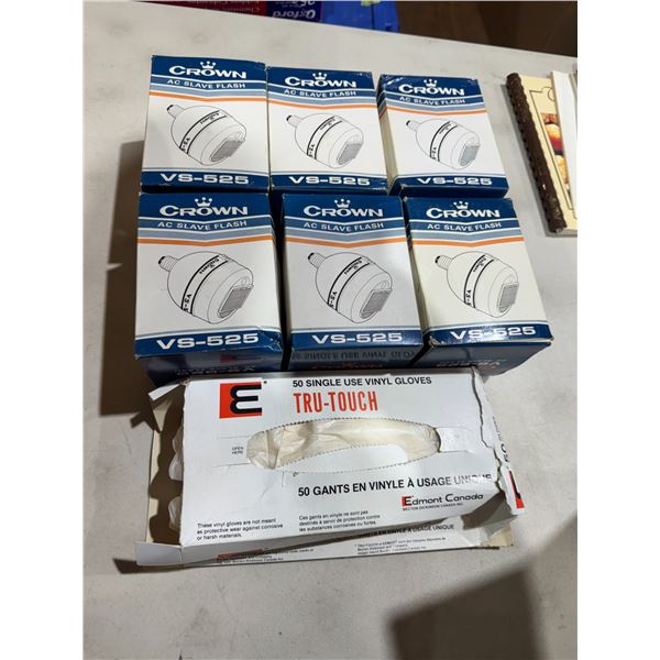 Vinyl gloves and AC slave flash VS – 525