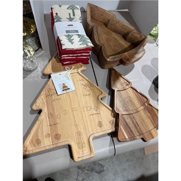 Wood serving platters and bowl and farmhouse napkins