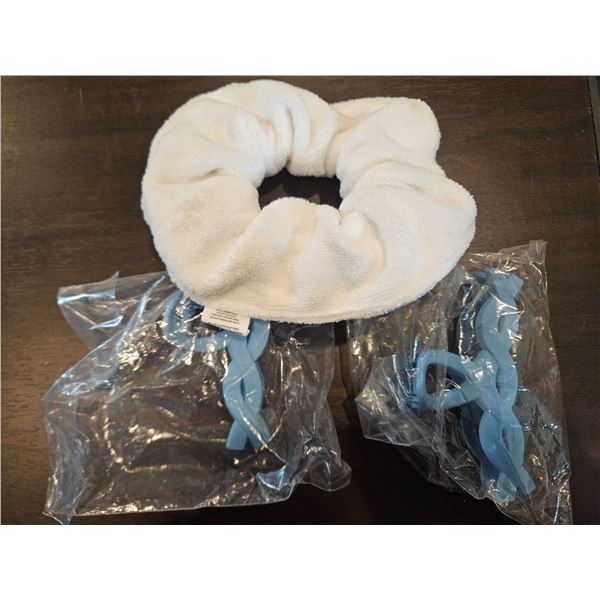 Hair cliips and scrunchie