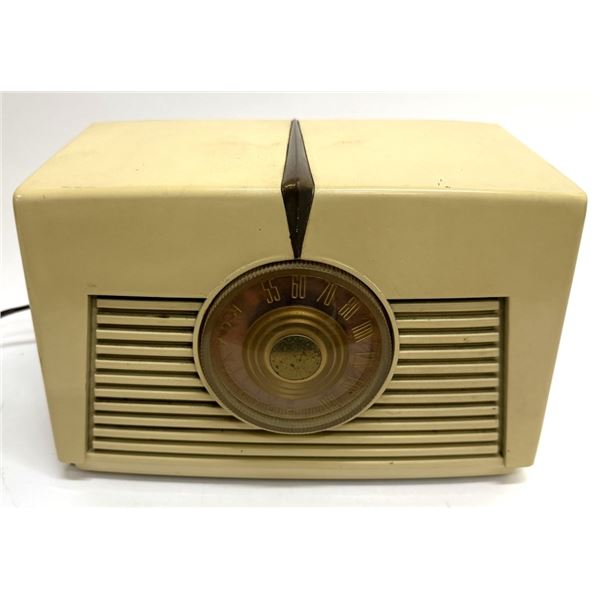 1949 RCA Victor 8X542 White Bakelite Tube AM Radio
