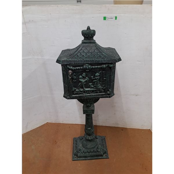 *Decorative 19th Century Victorian Style Garden Mailbox 44
