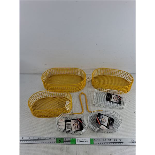 (6)  Vinyl Coated Wire Trays/ Baskets 6" x 3"x 2" - 12" x 7" x 3"