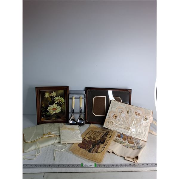 Picture Frame 15"x12.5", Framed 3D Flower Artwork 12"x10", Tote Bag, Collection Abbott Serving Utens