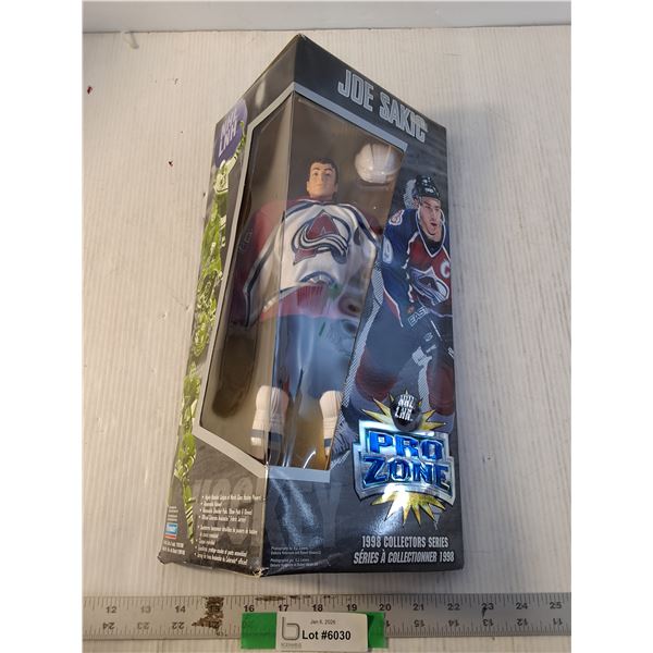 Pro Zone 1998 Collector Series Joe Sakic NHL Figurine, NIB