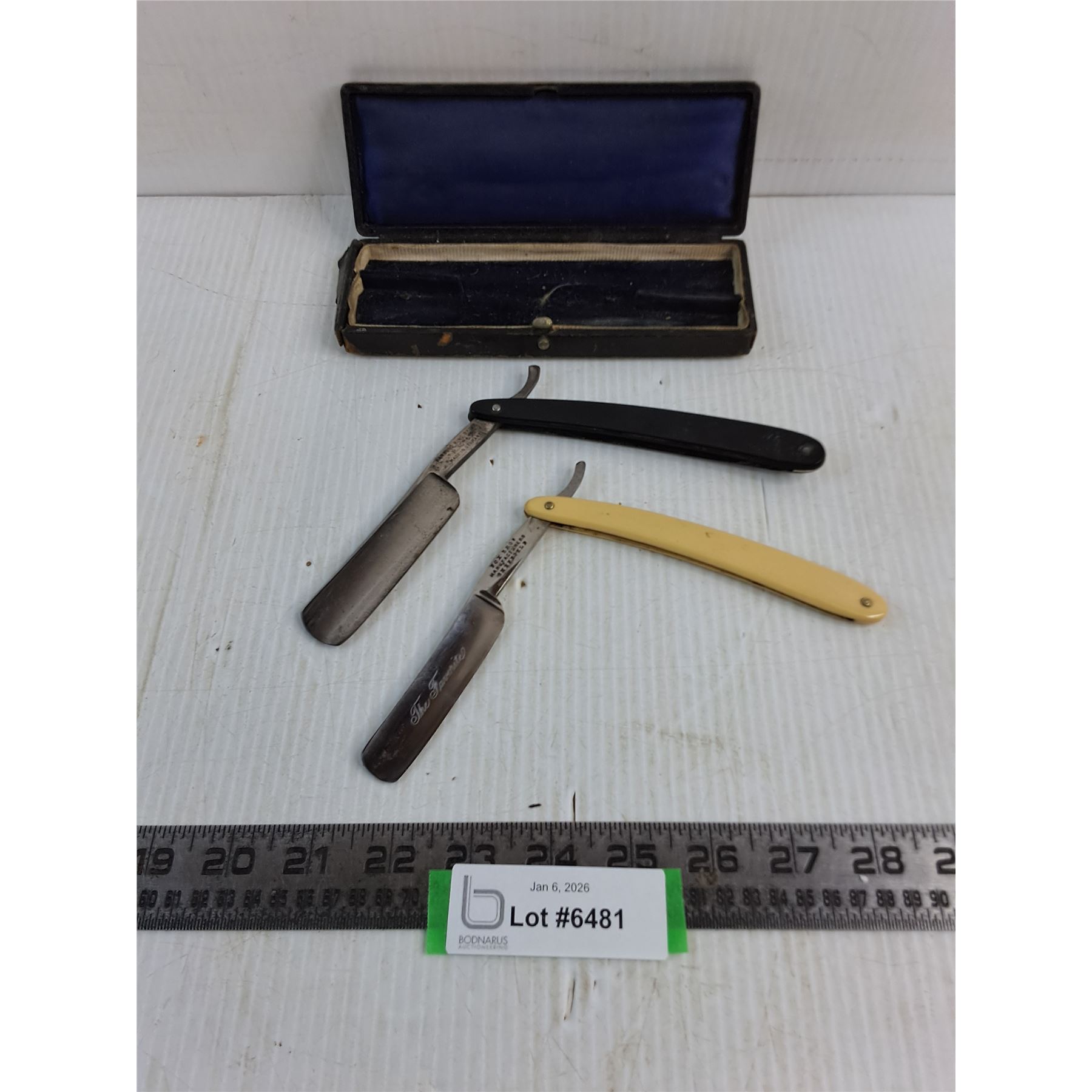 (2) Vintage Straight Razors w/Case - Bodnarus Auctioneering