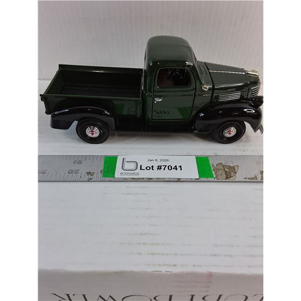 1:24 Die Cast 1941 Plymouth Truck