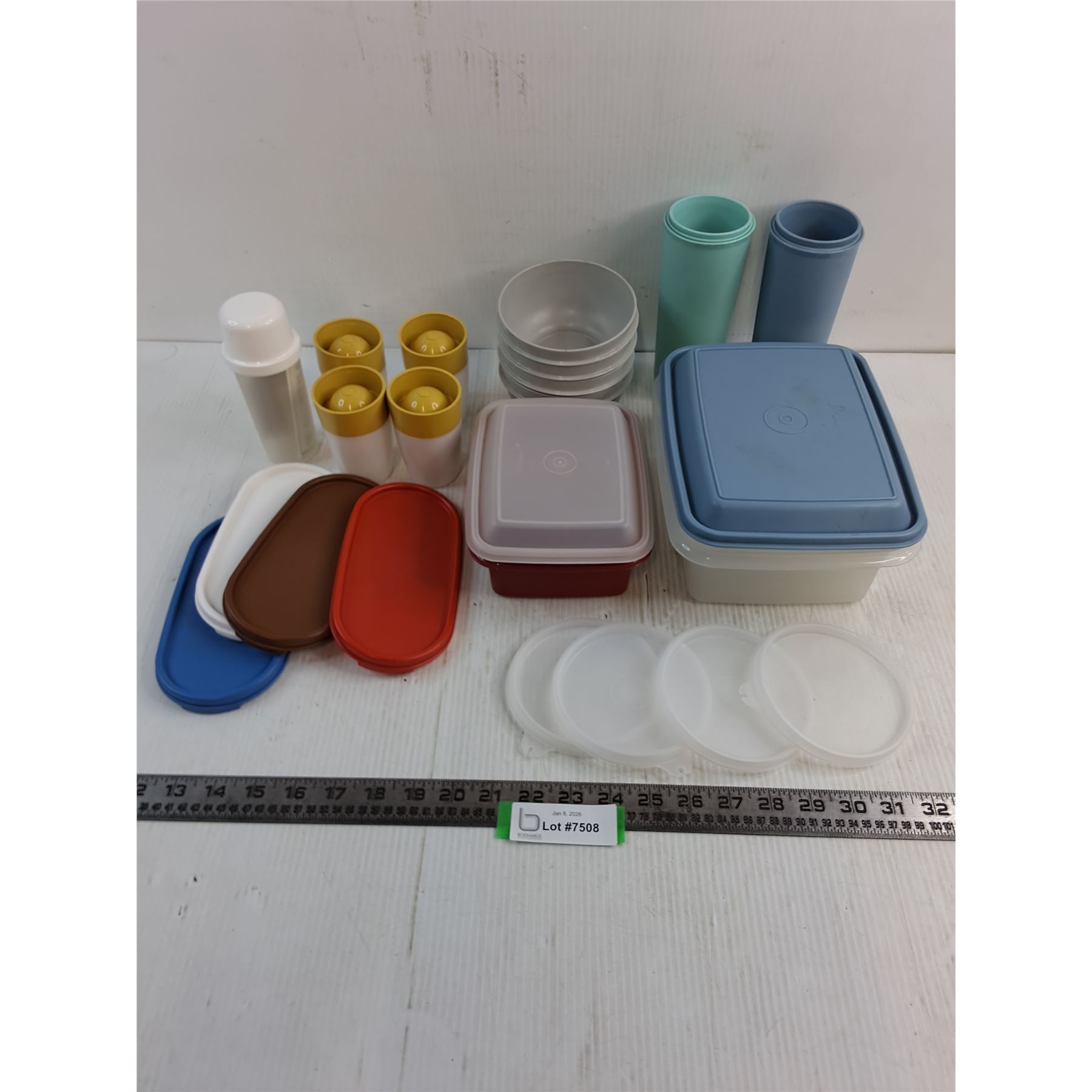 Assorted Tupperware, Extra Lids - Bodnarus Auctioneering