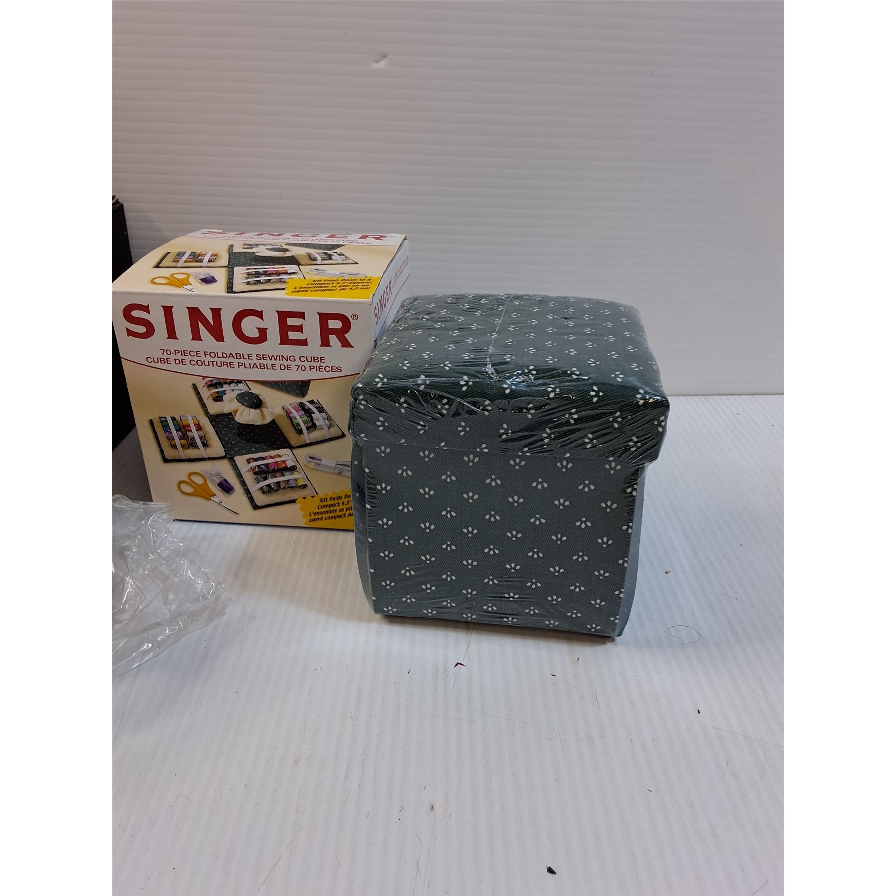 Sarah Ferguson Duchess of York Candle Holder & Singer 70 Piece Foldable ...