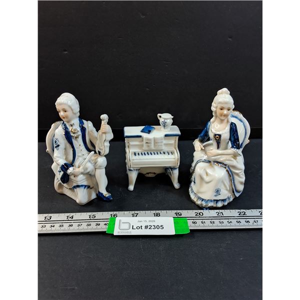 (3) Blue & White Pattern Renaissance Figurines