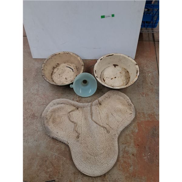 English Saddle Pad 34" x 24", Large Funnel, (2) Enamel Tubs 18 1/2" - PICK UP