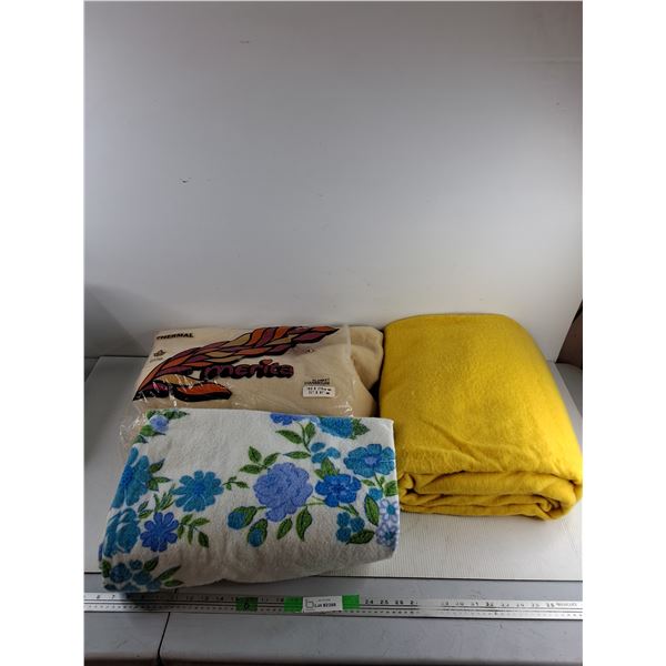 (3) Thermal Blankets 81  x 71   - 71  x 91 