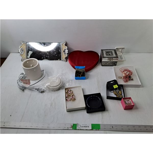 Scentsy Warmer- Powers On, Jewelry, Storage Box, Misc.