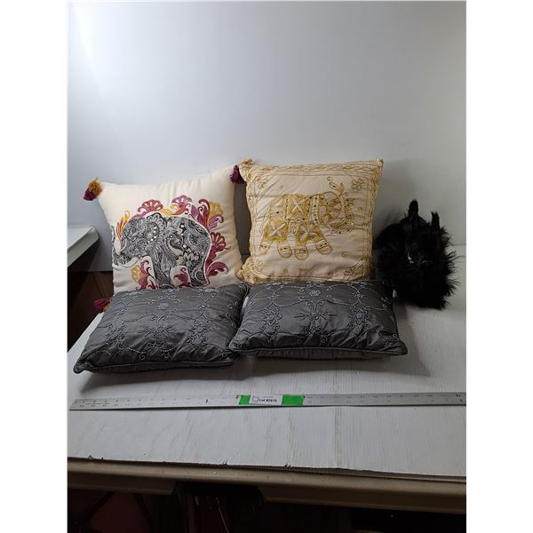 (4) Throw Pillows, Dog Figurine- Broken Leg - PICK UP