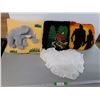 Image 1 : (4) Throw Pillows Up to 20"