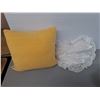 Image 3 : (4) Throw Pillows Up to 20"