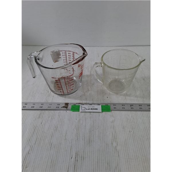 (2) Liquid Measuring Cups, Anchor Hocking Fire- King, PYR-O-REY
