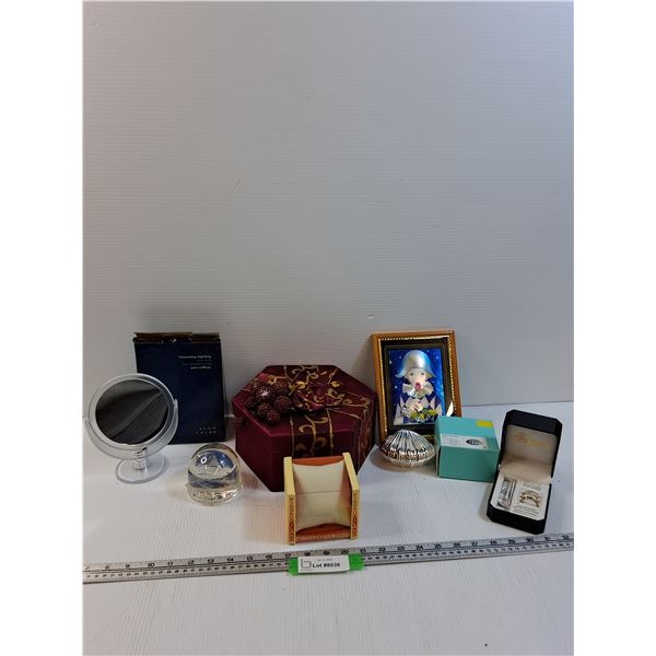 Lot: Seashell Jewelry Box, Make-up Mirror, Watch Rings, Snow Globe, Misc