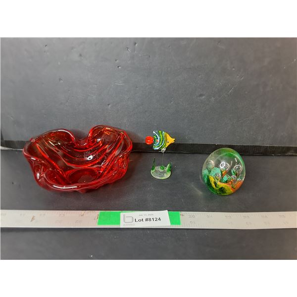 Art Glass Bowl, Paperweight & Fish Decoration