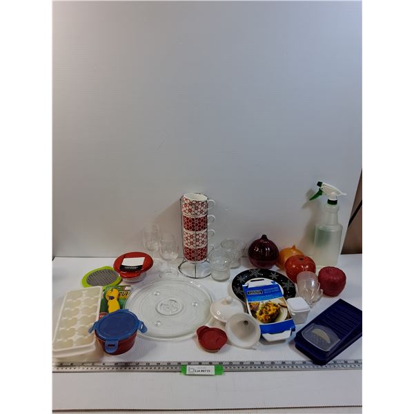 Kitchen Utensils Lot: Coffee Mugs, Ice Cubes, Graters, Misc