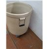 Image 2 : * Medalta #20 Crock - 19" x 19" - CANNOT SHIP
