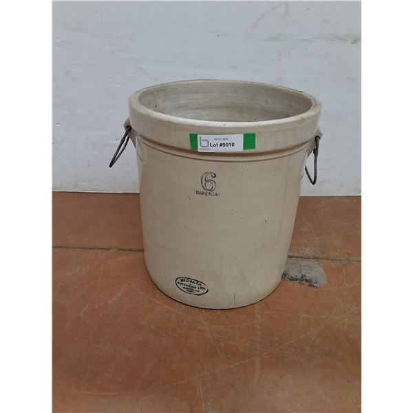 * Medalta #6 Crock - 15" x 14" - CANNOT SHIP