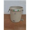 Image 1 : * Medalta #6 Crock - 15" x 14" - CANNOT SHIP