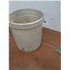 Image 4 : * Medalta #6 Crock - 15" x 14" - CANNOT SHIP