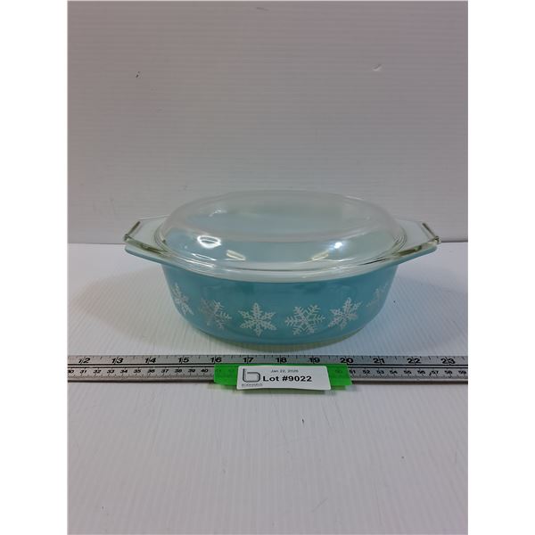 PYREX Turquoise Snowflake 1.5Qt Casserole Dish w/ Lid