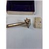 Image 2 : Vintage Mens Razor w/Case
