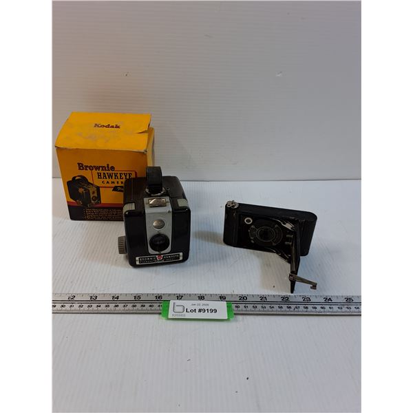 (2) Vintage Cameras: Kodak: Brownie & Vest Pocket