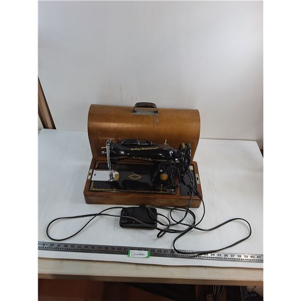 #Vintage Portable Electric Singer Sewing Machine - Working - Pickup Only