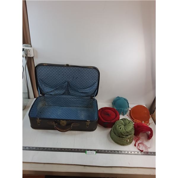 Vintage Suit Case - As is, 24x13x6", (5) Vintage Women's Fashionable Hats