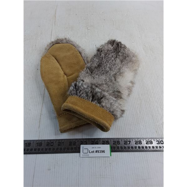New Pair of Leather & Rabbit Fur Mittens - Medium Size