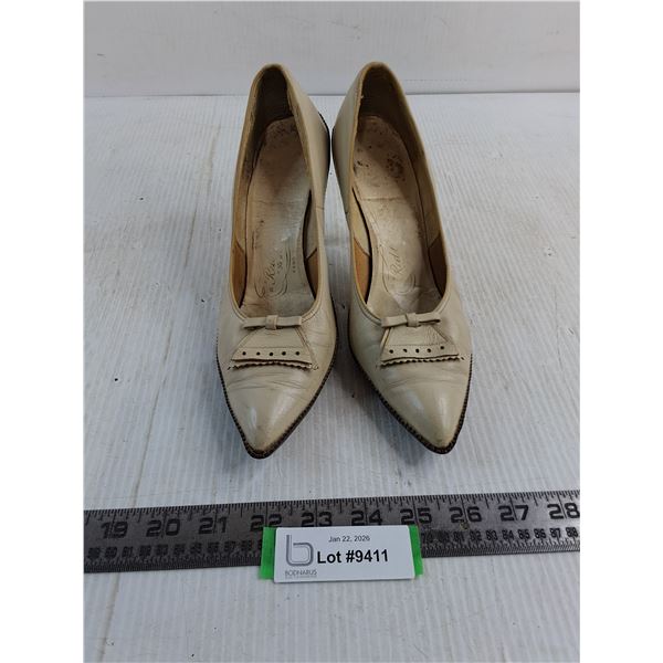 Pair of Red Carpet High Heel Shoes - Size 6.5AA